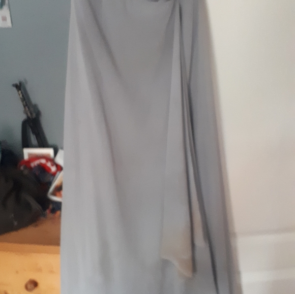 Beautiful dress - Picture 2 of 3